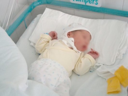 Mămică la 12 ani: minora din Săcele a născut un băieţel